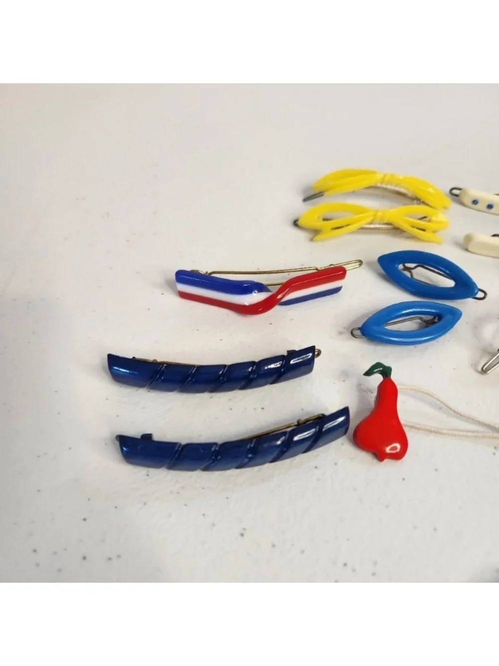 Vintage Girls Plastic Hair Barrettes 70s 80s Mixed Lot Goody Bobby Pins Crayons